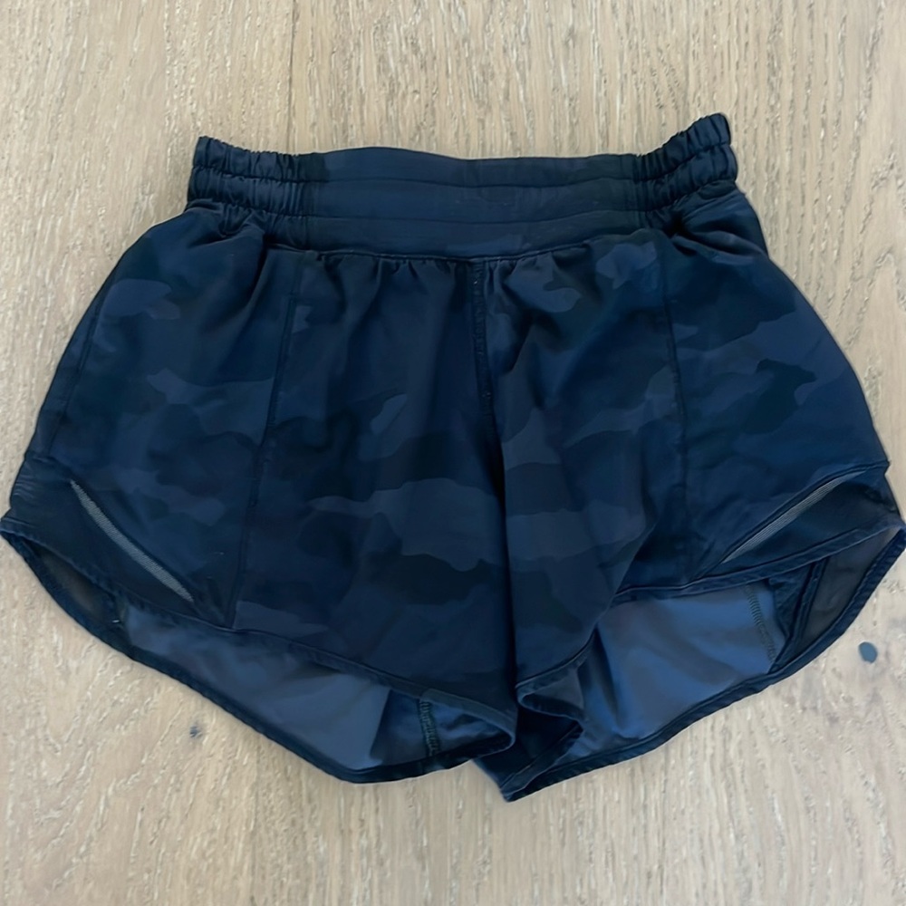 Lululemon Black camo Hotty Hots